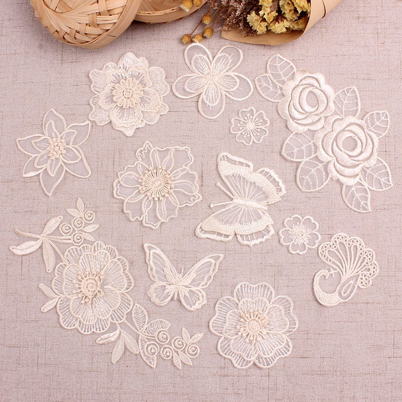 Бежевые кружевные нашивки с из – обзор и цена Embroidery Letter M